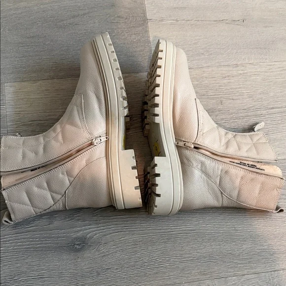 NWOT Zip-Front Quilted Ankle Boot in Light Beige - Picture 4 of 8